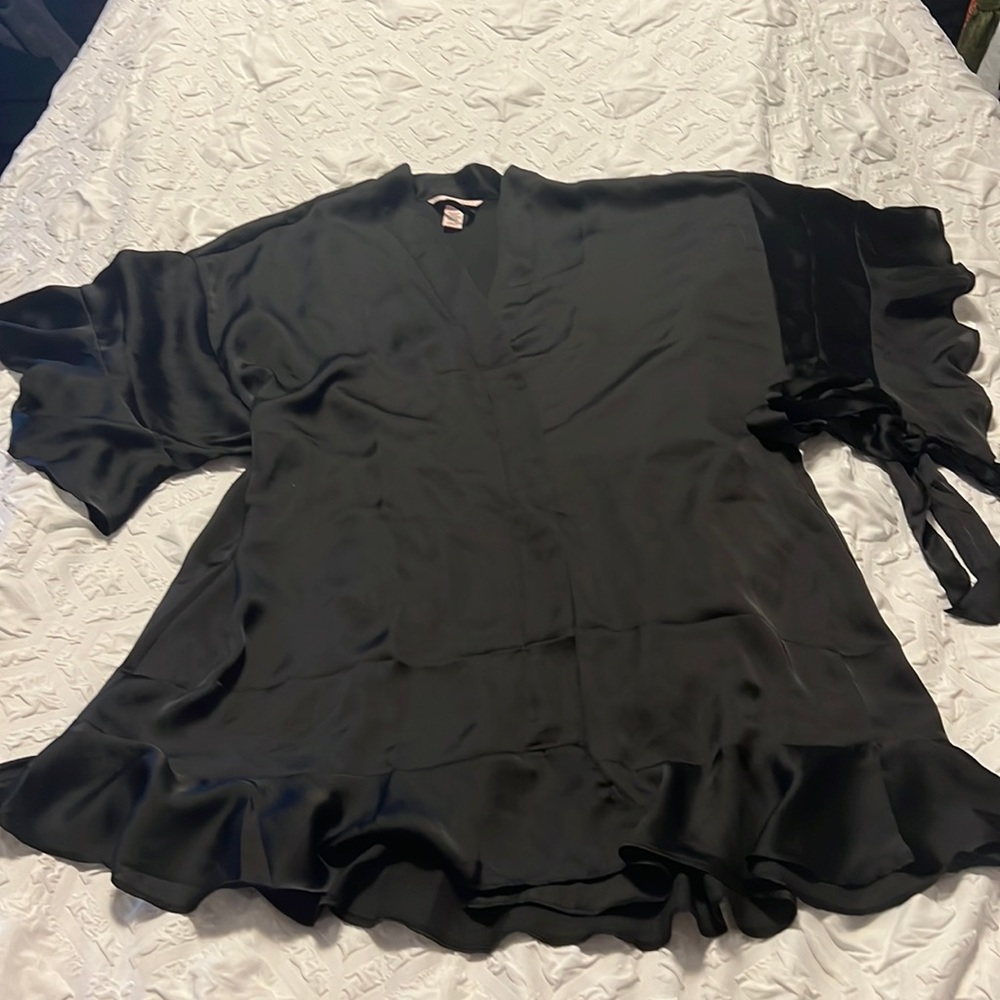 Sexy Victoria’s Secret Satin Robe 🖤✨